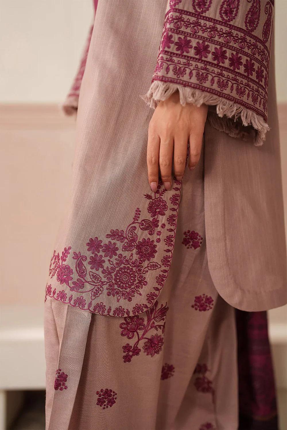 BAROQUE | 3 PIECE LAWN EMBROIDERED SUIT-RM141